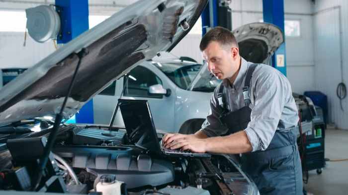 How to identify and address early signs of car trouble