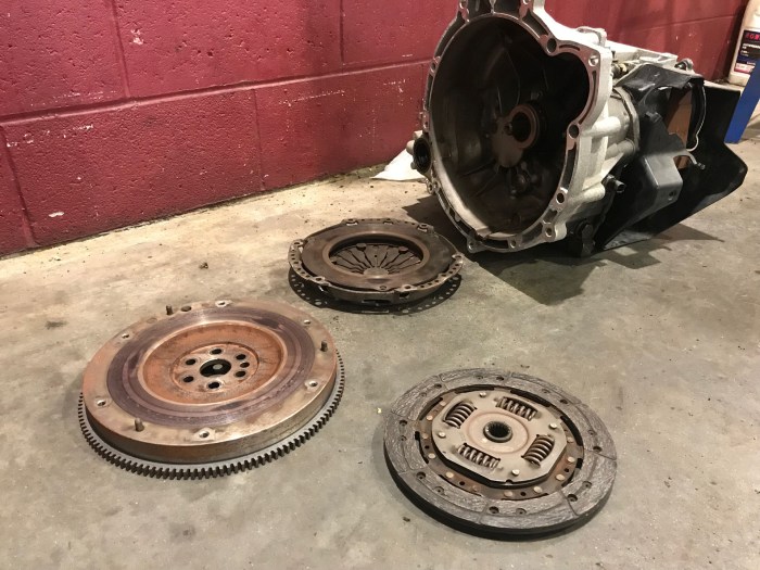 How to identify signs of wear and tear in a manual transmission