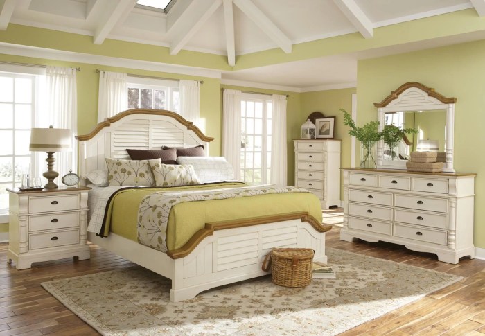 50 Best Bedrooms With White Furniture for 2022 White bedroom furniture sets with mirror